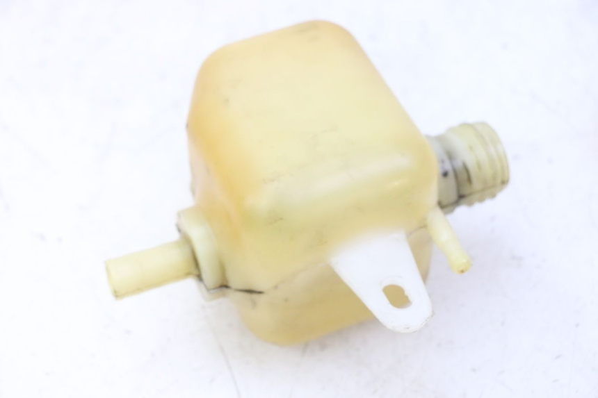 photo de ÖLTANK PEUGEOT SATELIS 125 (2006 - 2009) - Details der Befestigungspunkte