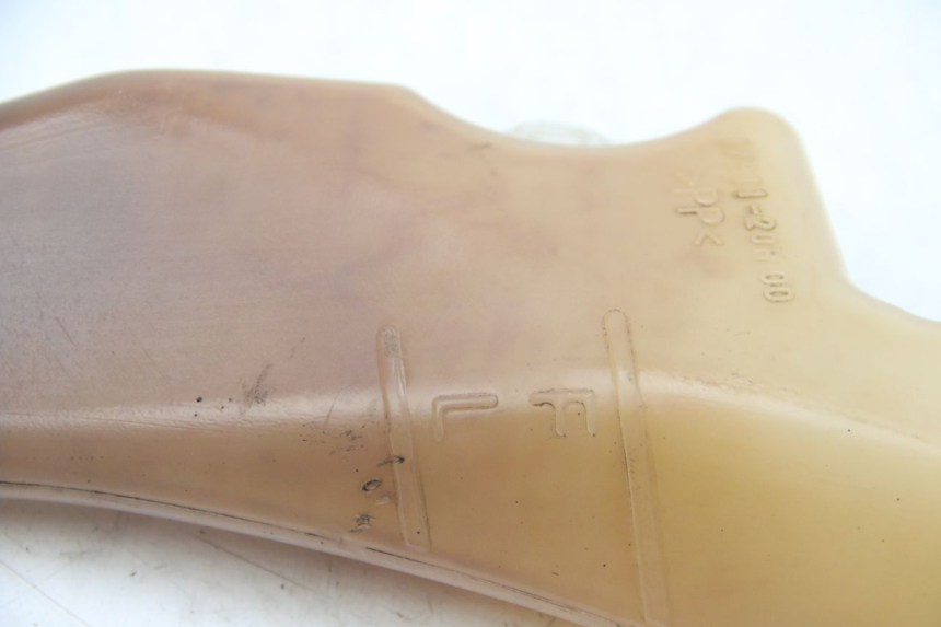 photo de ÖLTANK SUZUKI SIXTEEN 125 (2008 - 2010) - Alternative Perspektive