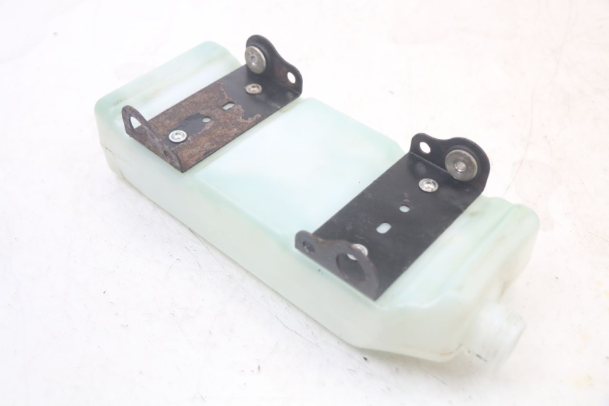 photo de ÖLTANK FANTIC XM PERFORMANCE 2T 50 (2021 - 2022) - Details der Befestigungspunkte