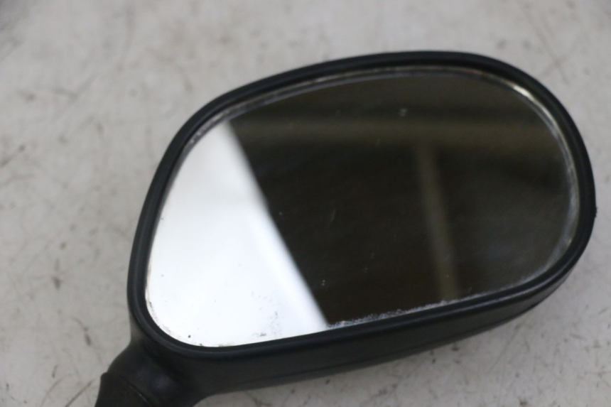 photo de SPIEGEL RECHTS PEUGEOT KISBEE 2T 50 (2018 - 2022) - Details der Befestigungspunkte