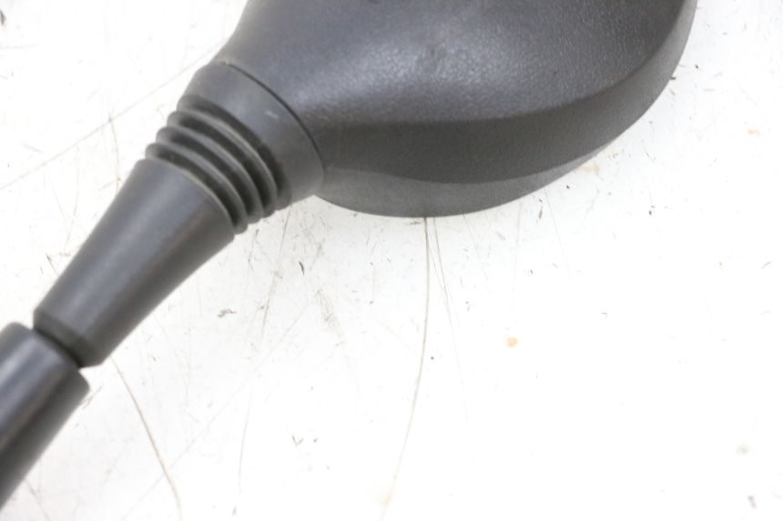 photo de SPIEGEL RECHTS SYM ORBIT 2 4T 50 (2008 - 2017) - Oberflächenzustand und Material