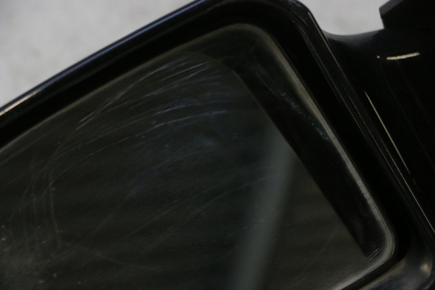 photo de SPIEGEL LINKS SUZUKI BURGMAN EXECUTIVE ABS 650 (2006 - 2012) - Zoom auf Komponenten