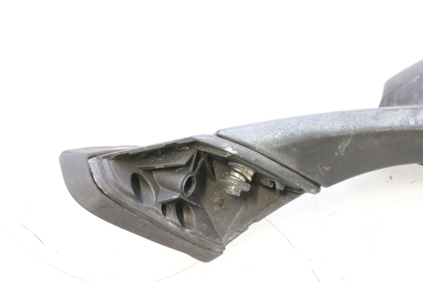 photo de SPIEGEL LINKS SYM GTS EVO 125 (2009 - 2013) - Details der Befestigungspunkte