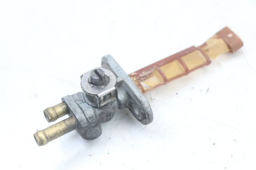 photo de BENZINHAHN SUZUKI GS F 500 (2004 - 2007) - Hauptansicht