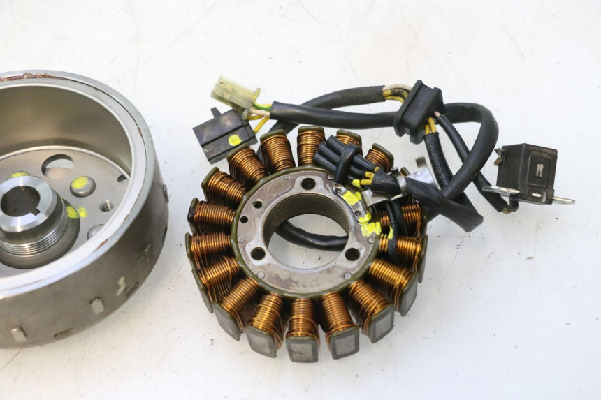 photo de ROTOR STATOR SUZUKI BURGMAN 125 (2007 - 2014) - Kennzeichnungen und Originalreferenzen