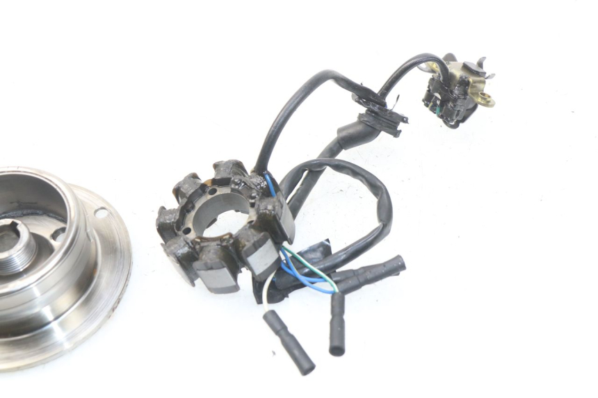 photo de LICHTMASCHINE HONDA CRF CR-F 450 (2001 - 2005) - Technische Nahaufnahme