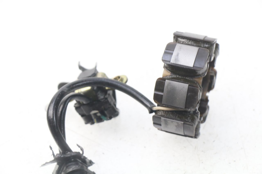 photo de LICHTMASCHINE HONDA CRF CR-F 450 (2001 - 2005) - Details der Befestigungspunkte