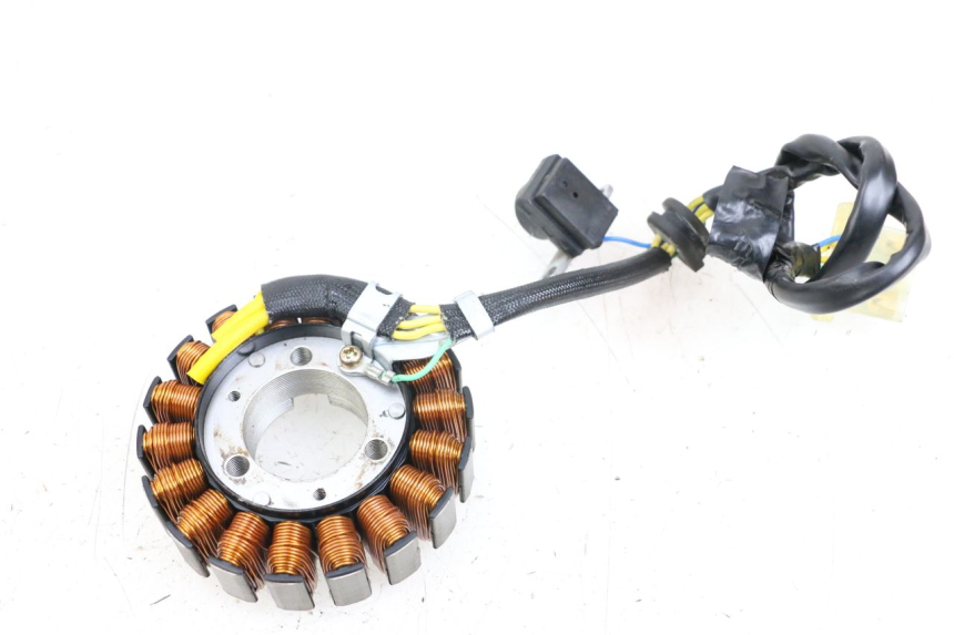 photo de LICHTMASCHINE HONDA FES PANTHEON 2T 125 (1998 - 2002) - Oberflächenzustand und Material