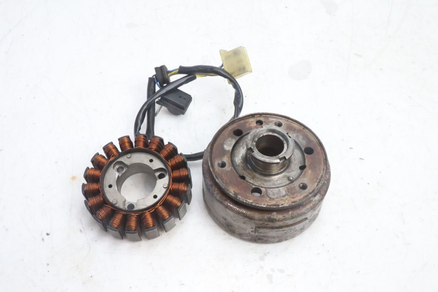photo de LICHTMASCHINE HONDA FES PANTHEON 2T 125 (1998 - 2002) - Hauptansicht