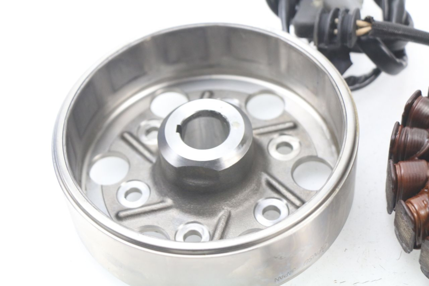 photo de ROTOR STATOR YAMAHA FJR ABS 1300 (2006 - 2012) - Details der Befestigungspunkte