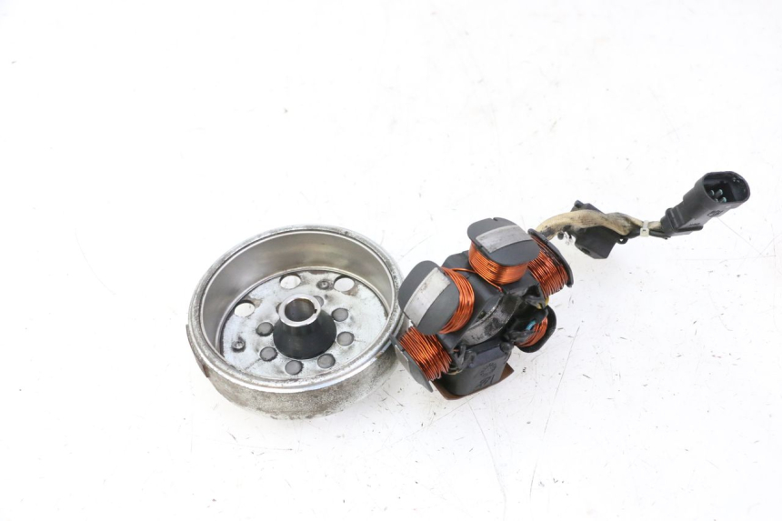 photo de ROTOR STATOR PIAGGIO FLY 2T 50 (2004 - 2017) - Details der Befestigungspunkte