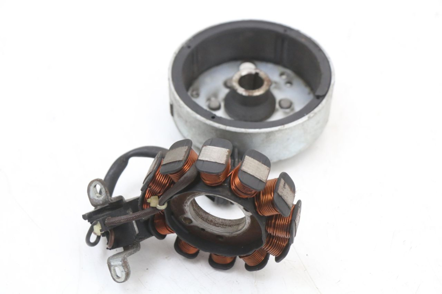 photo de LICHTMASCHINE PIAGGIO FLY 4T 50 (2004 - 2010) - Zoom auf Gebrauchszustand