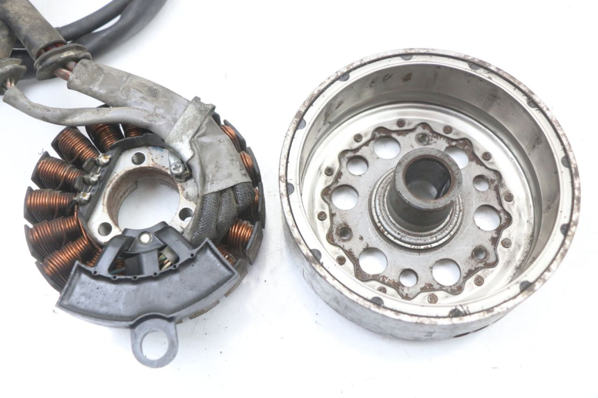 photo de LICHTMASCHINE HONDA FORZA 125 (2015 - 2016) - Zoom auf Gebrauchszustand