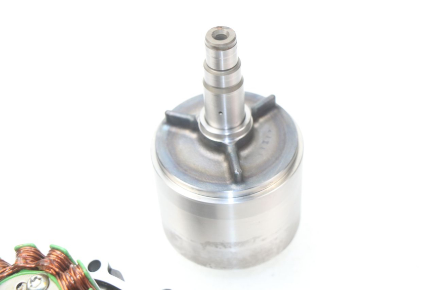 photo de LICHTMASCHINE YAMAHA FZ8 800 (2010 - 2016) - Geprüftes Gebrauchtteil