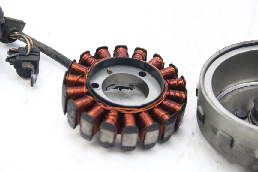 photo de LICHTMASCHINE YAMAHA HW XENTER 125 (2011 - 2017) - Zoom auf Gebrauchszustand