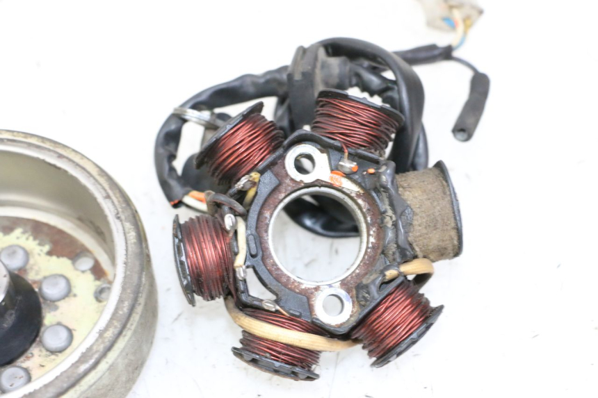 photo de ROTOR STATOR PEUGEOT KISBEE 2T 50 (2010 - 2017) - Zoom auf Komponenten