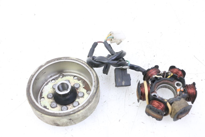 photo de ROTOR STATOR PEUGEOT KISBEE 2T 50 (2010 - 2017) - Details der Befestigungspunkte