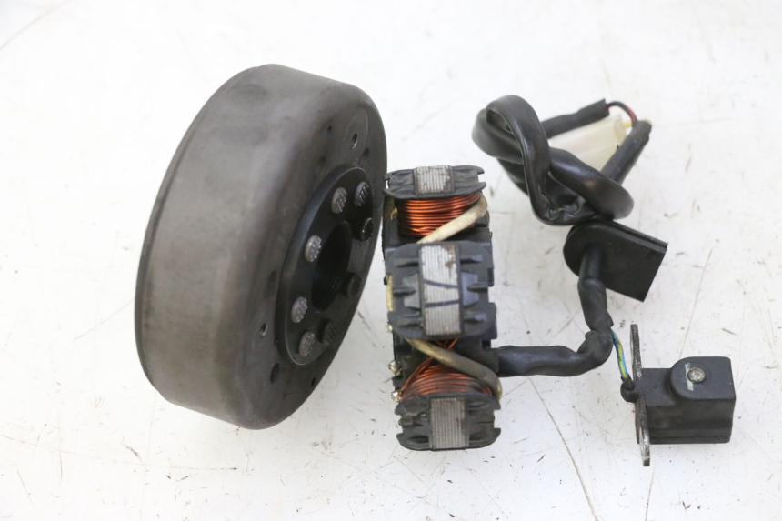 photo de ROTOR STATOR PEUGEOT KISBEE 2T 50 (2010 - 2017) - Technische Nahaufnahme