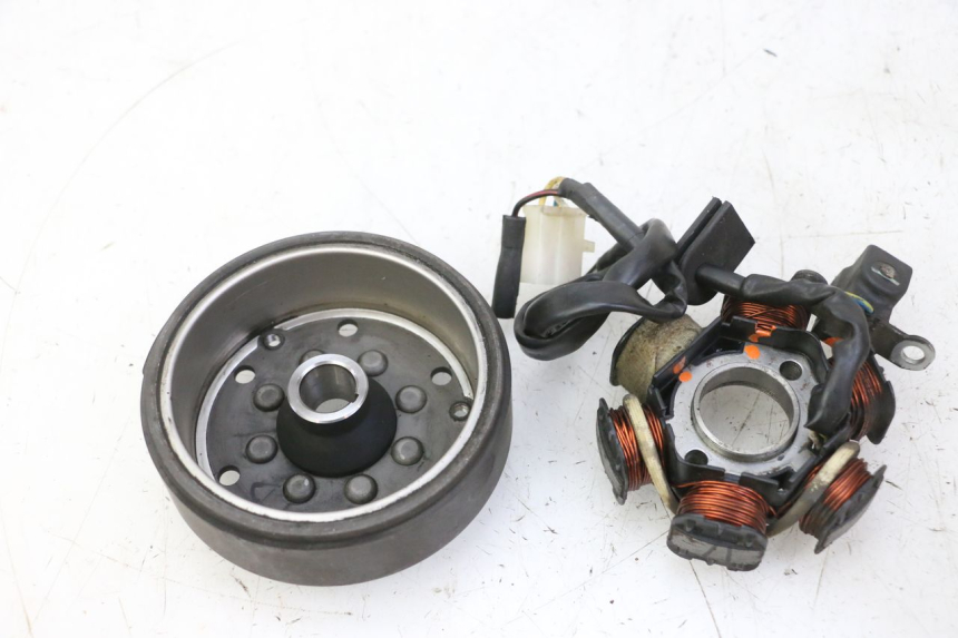 photo de ROTOR STATOR PEUGEOT KISBEE 2T 50 (2010 - 2017) - Gesamtansicht des Produkts