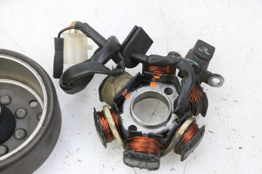 photo de ROTOR STATOR PEUGEOT KISBEE 2T 50 (2010 - 2017) - Details der Befestigungspunkte