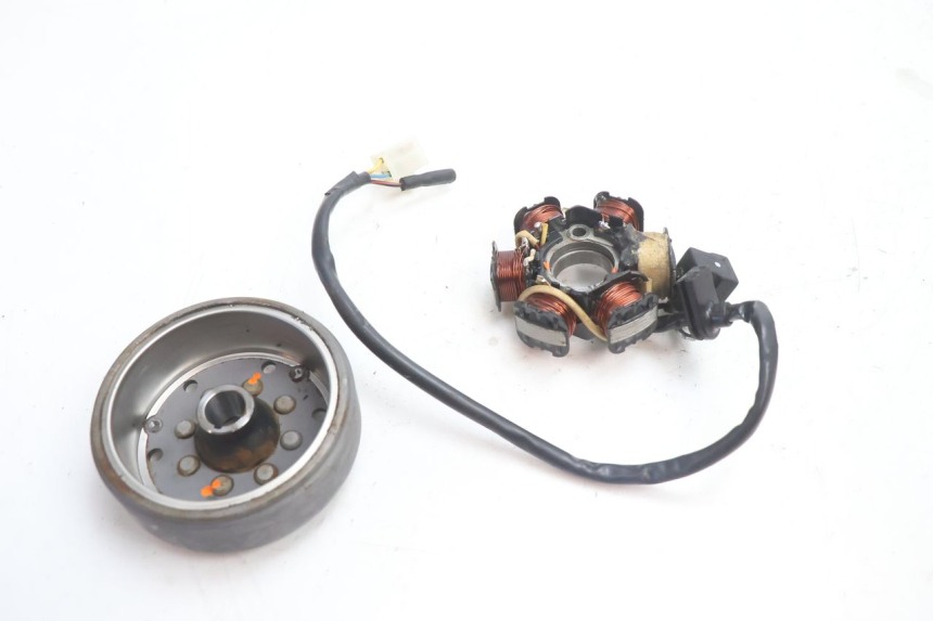 photo de ROTOR STATOR PEUGEOT KISBEE 2T 50 (2010 - 2017) - Detailansicht des Bauteils