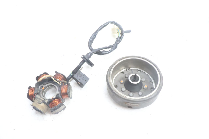 photo de ROTOR STATOR PEUGEOT KISBEE 2T 50 (2010 - 2017) - Detailansicht des Bauteils