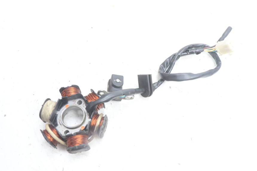 photo de ROTOR STATOR PEUGEOT KISBEE 2T 50 (2010 - 2017) - Details der Befestigungspunkte
