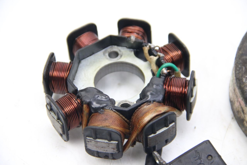 photo de ROTOR STATOR PEUGEOT KISBEE 4T 50 (2010 - 2017) - Details der Befestigungspunkte