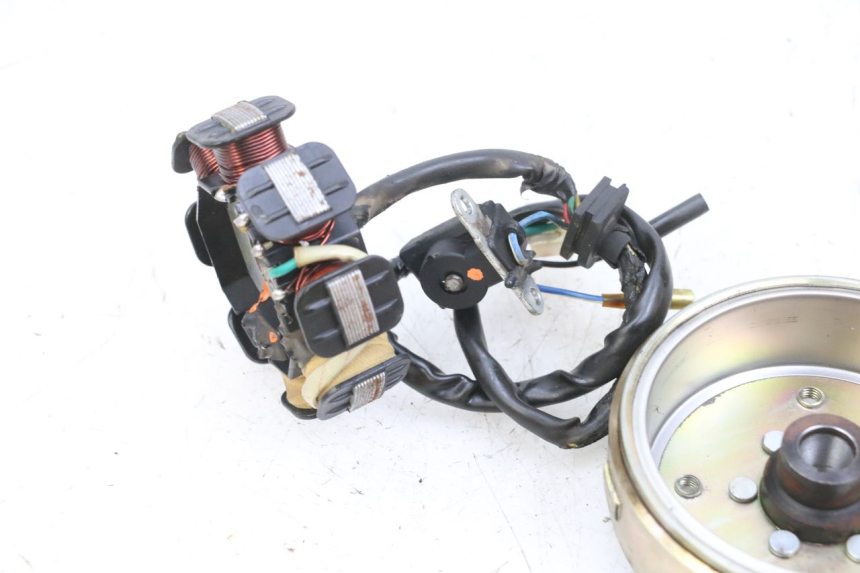 photo de ROTOR STATOR PEUGEOT KISBEE 4T 50 (2010 - 2017) - Technische Nahaufnahme