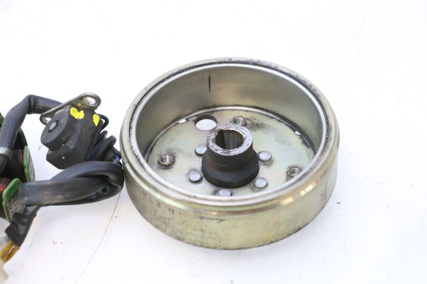 photo de ROTOR STATOR PEUGEOT KISBEE 4T 50 (2018 - 2022) - Details der Befestigungspunkte