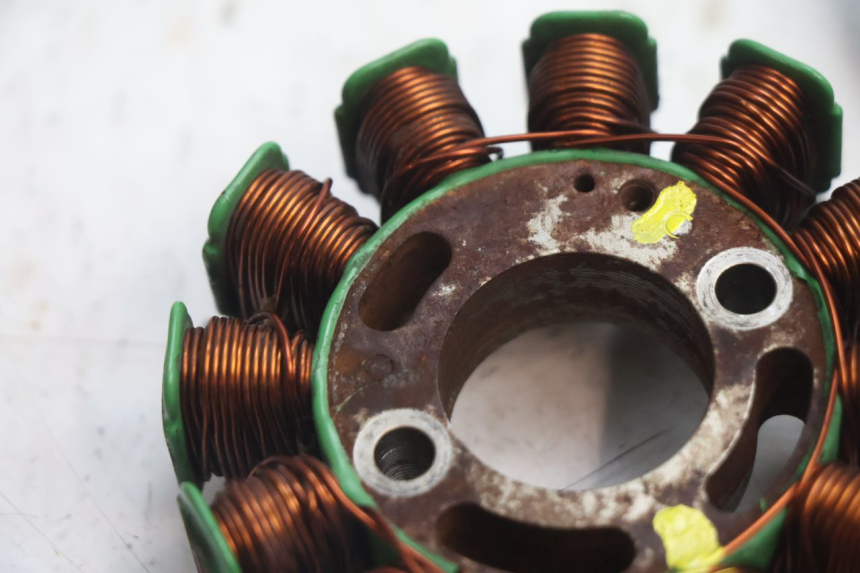 photo de ROTOR STATOR PEUGEOT KISBEE 4T 50 (2018 - 2022) - Details der Befestigungspunkte