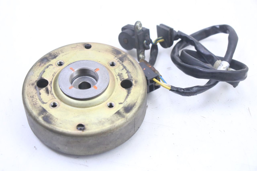 photo de ROTOR STATOR KYMCO DINK 4T 50 (2007 - 2018) - Zoom auf Gebrauchszustand