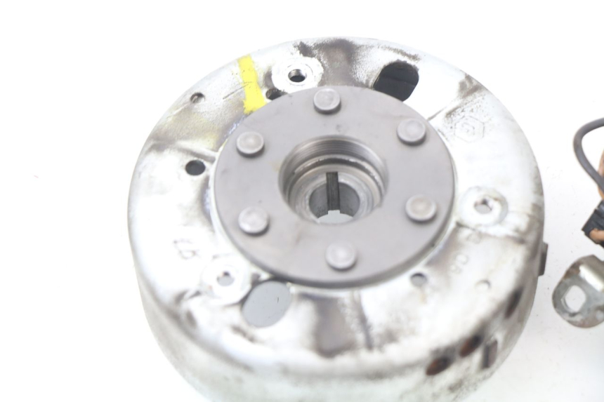 photo de LICHTMASCHINE PIAGGIO LIBERTY 4T 50 (2004 - 2008) - Details der Befestigungspunkte