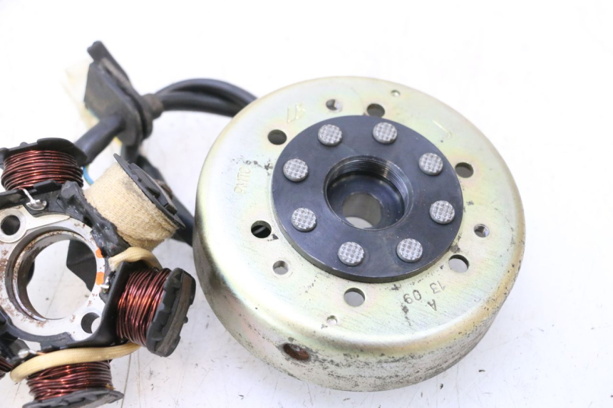 photo de LICHTMASCHINE PEUGEOT LUDIX ONE 50 (2004 - 2013) - Hochauflösende Nahaufnahme