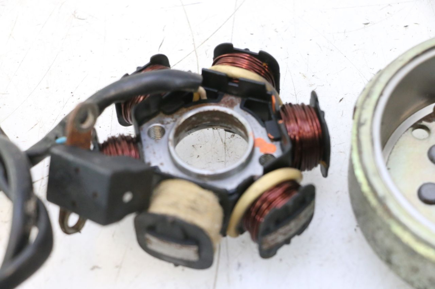 photo de LICHTMASCHINE PEUGEOT LUDIX ONE 50 (2004 - 2013) - Oberflächenzustand und Material