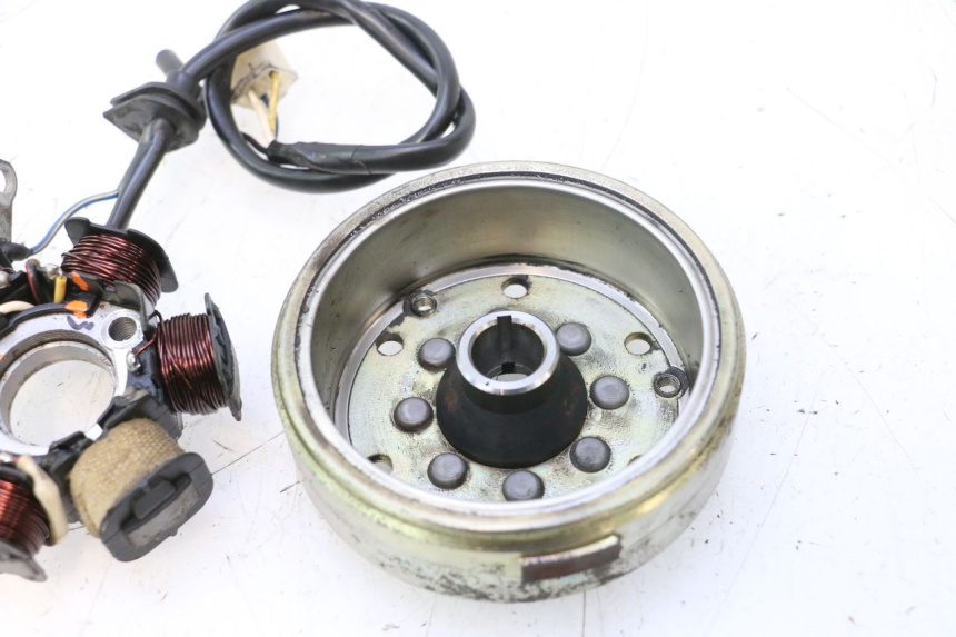 photo de LICHTMASCHINE PEUGEOT LUDIX ONE 50 (2004 - 2013) - Oberflächenzustand und Material