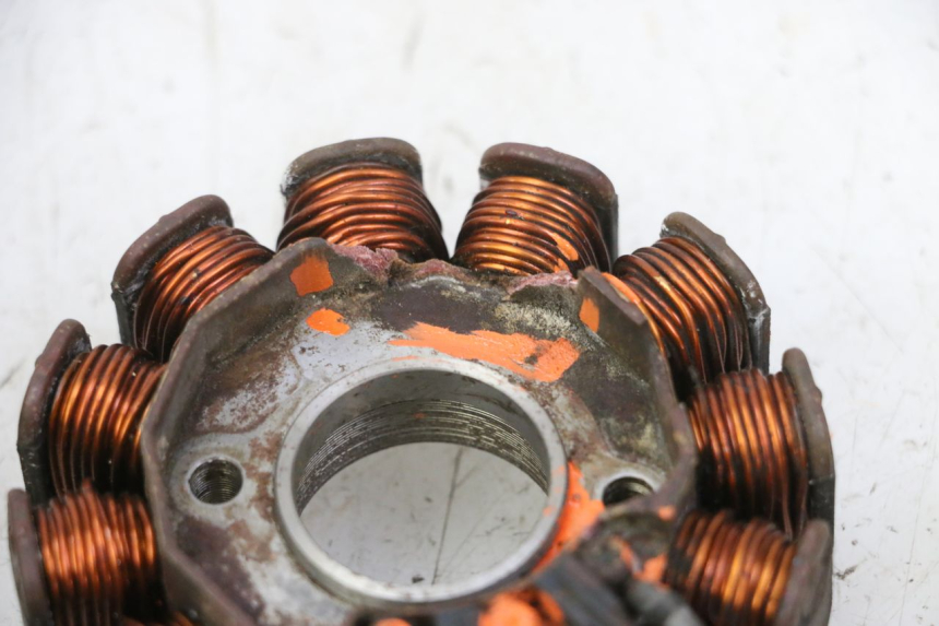 photo de ROTOR STATOR PIAGGIO MP3 125 (2006 - 2014) - Details der Befestigungspunkte