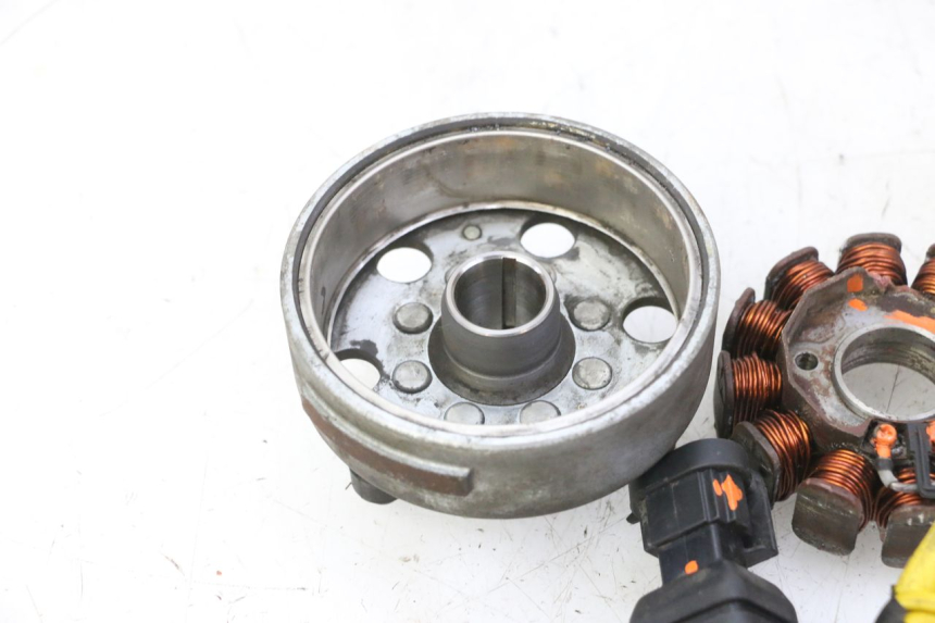 photo de ROTOR STATOR PIAGGIO MP3 125 (2006 - 2014) - Technische Nahaufnahme