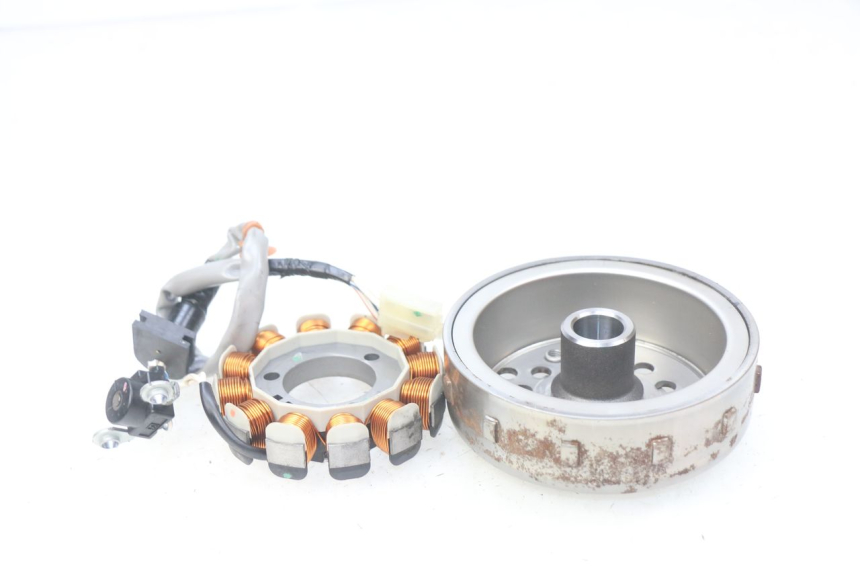 photo de LICHTMASCHINE YAMAHA N-MAX NMAX 125 (2017 - 2020) - Zoom auf Gebrauchszustand