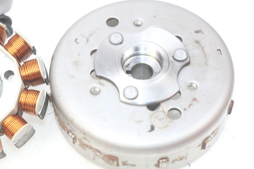 photo de LICHTMASCHINE YAMAHA N-MAX NMAX 125 (2017 - 2020) - Oberflächenzustand und Material