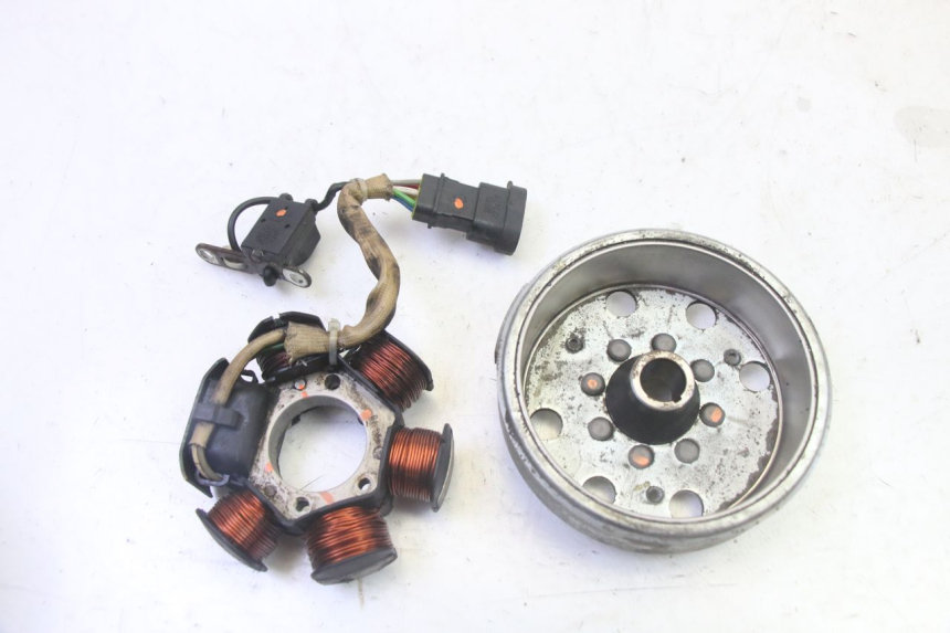 photo de LICHTMASCHINE PIAGGIO NEW TYPHOON 50 (2010 - 2017) - Detailansicht des Bauteils