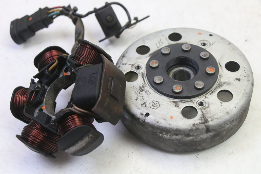 photo de LICHTMASCHINE PIAGGIO NEW TYPHOON 50 (2010 - 2017) - Zoom auf Gebrauchszustand