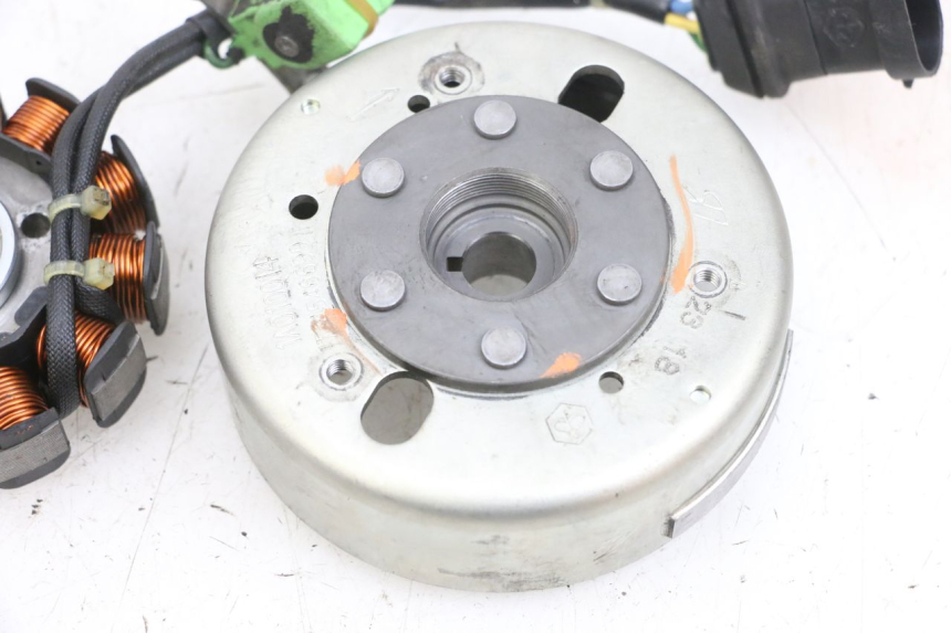 photo de LICHTMASCHINE PIAGGIO NEW TYPHOON 50 (2018 - 2021) - Weitere Ansicht des Artikels