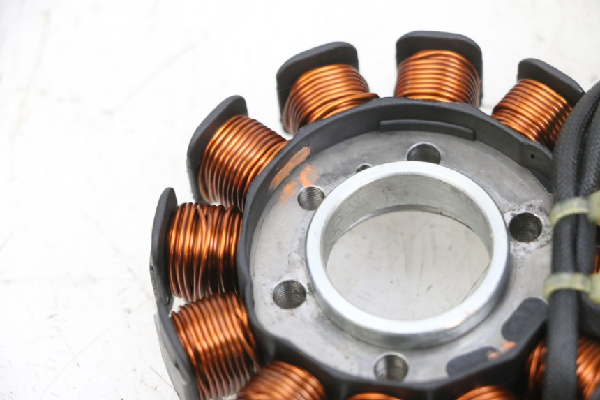 photo de LICHTMASCHINE PIAGGIO NEW TYPHOON 50 (2018 - 2021) - Zoom auf Komponenten