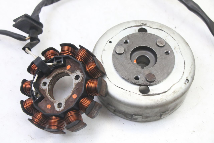 photo de LICHTMASCHINE MBK OVETTO 4T 50 (2008 - 2016) - Zoom auf Gebrauchszustand