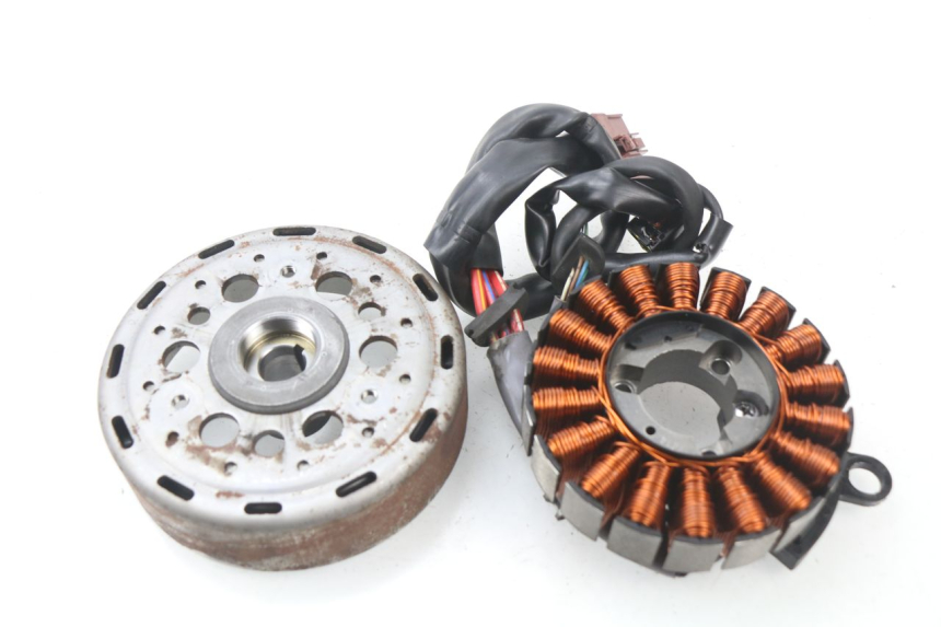 photo de LICHTMASCHINE HONDA PCX (JF57/JF64) 125 (2014 - 2018) - Technische Nahaufnahme