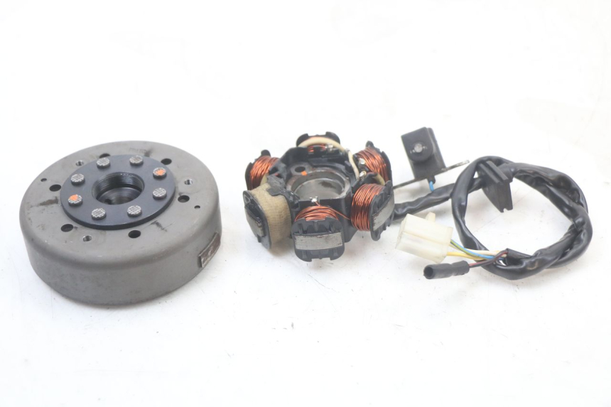 photo de ROTOR STATOR PEUGEOT KISBEE 2T 50 (2010 - 2017) - Detailansicht des Bauteils