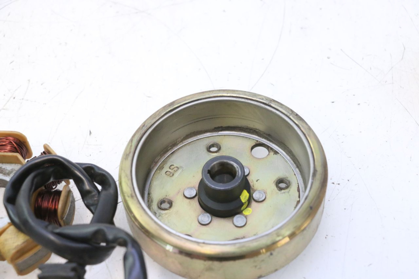 photo de LICHTMASCHINE JM MOTORS SANTANA 50 (2014 - 2023) - Details der Befestigungspunkte