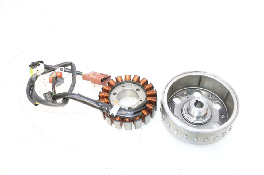 photo de LICHTMASCHINE PEUGEOT SATELIS COMPRESSOR K15 125 (2006 - 2009) - Detailansicht des Bauteils