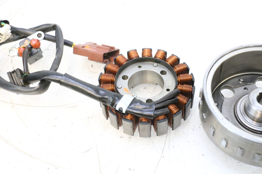 photo de LICHTMASCHINE PEUGEOT SATELIS COMPRESSOR K15 125 (2006 - 2009) - Kennzeichnungen und Originalreferenzen